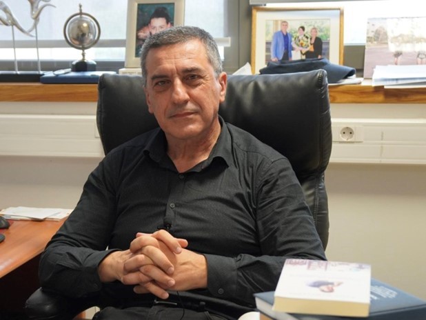Ο Δ. Κουρέτας διατηρεί αμισθί τα διδακτικά και ερευνητικά καθήκοντα στο Πανεπιστήμιο Θεσσαλίας